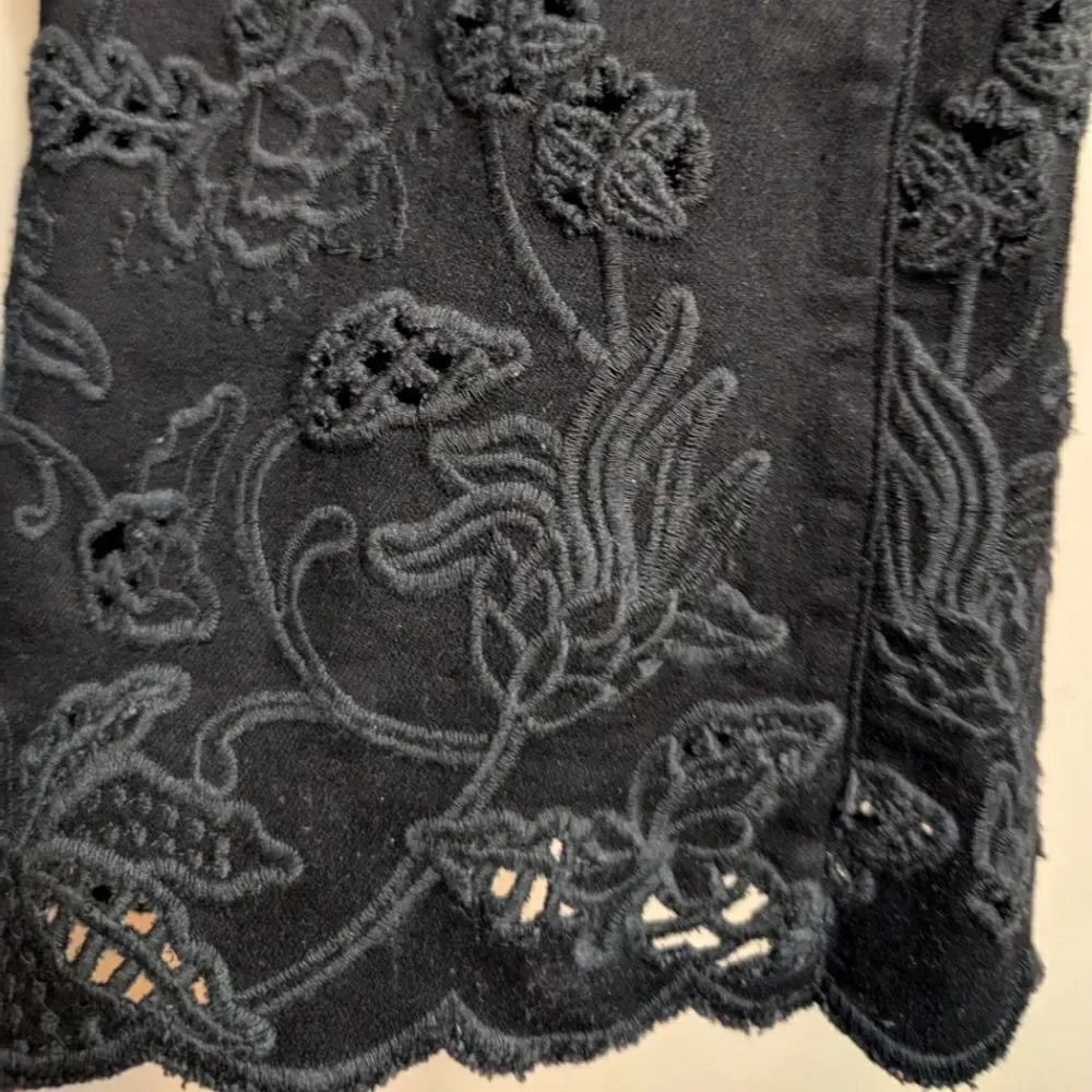 Talbots crop flare size 28 black embroidery cutwork embellished jeans, stretchy